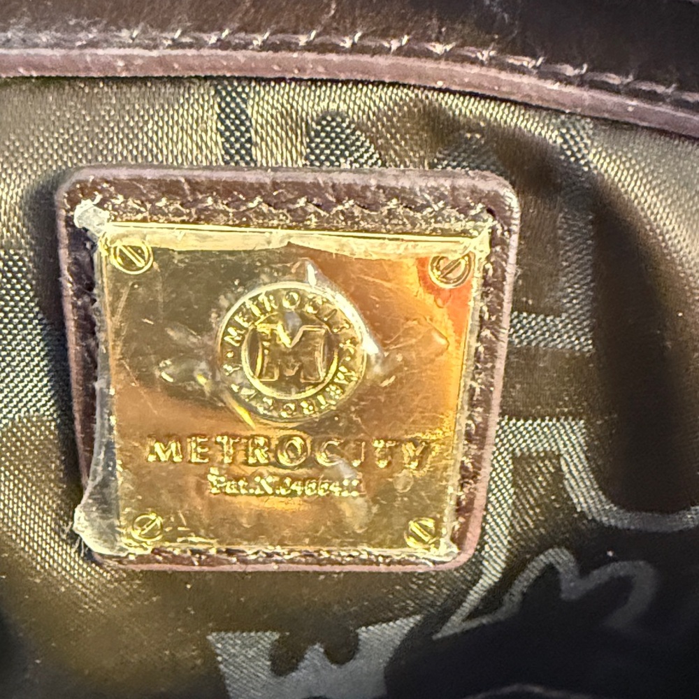 Metro City Brown Leather Tote Bag - Picture 14 of 16